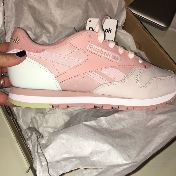 🛑Donated: Reebok classic- New - Picture 3 of 8